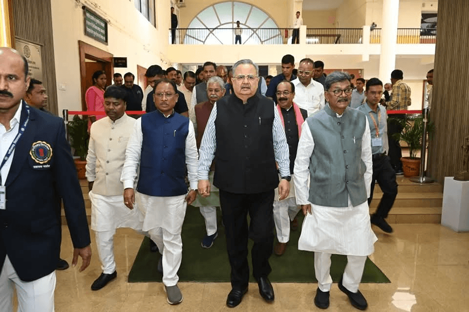 आज छत्तीसगढ़ के षष्ठम विधानसभा के पंचम (बजट) सत्र का प्रथम दिवस, माननीय मुख्यमंत्री श्री विष्णु देव साय जी और नेता प्रतिपक्ष श्री Dr. Charan Das Mahant हुए शामिल : Sixth Assembly of Chhattisgarh 1 image 108