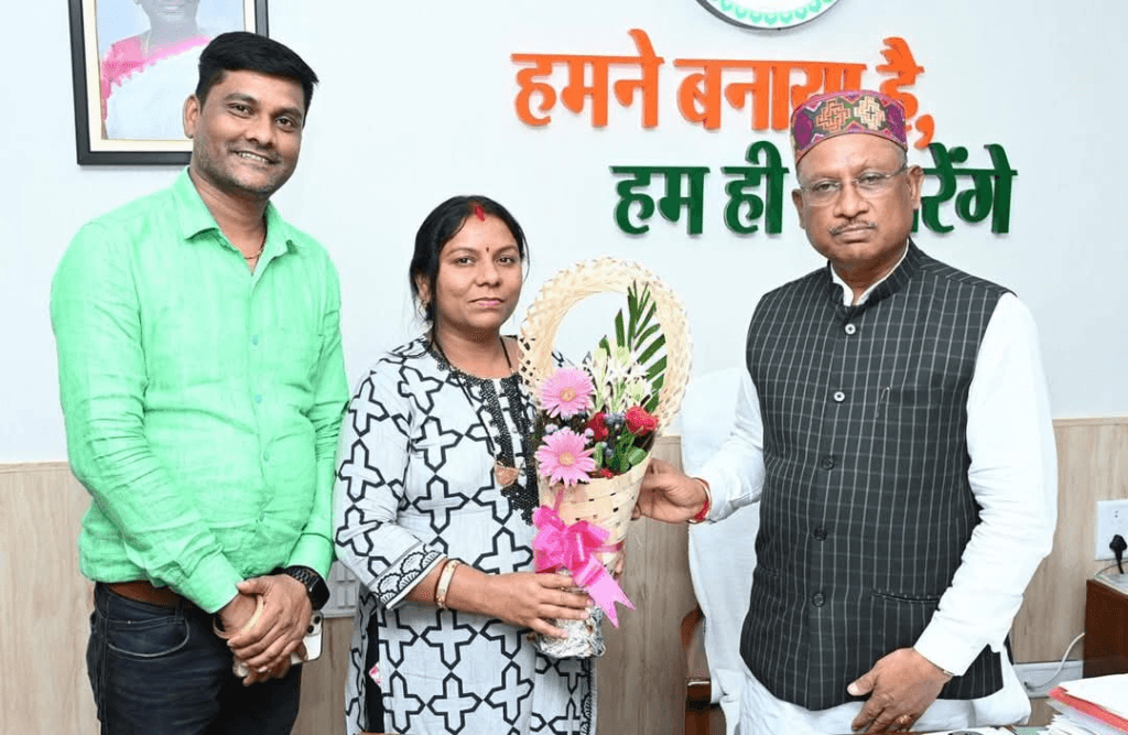 बतौली विकासखंड में भाजपा का झंडा लहराने का दावा, जनपद अध्यक्ष और उपाध्यक्ष भी भाजपा के होने का दावा किया : Claimed that BJP Flag in Batouli 1 image 14