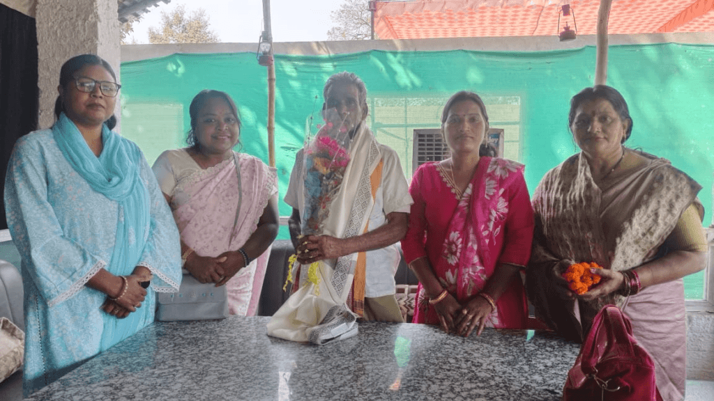 छत्तीसगढ़ के समाज सेवक जागेश्वर यादव को पद्मश्री पुरस्कार मिला :जशपुर में बिरहोर आदिवासियों का बदला जीवन, आदिवासियों को शिक्षा, स्वास्थ्य और रोजगार के प्रति जागरूक किया : Jageshwar Yadav Received Padma Shri Award 4 image 157