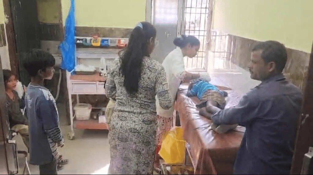 लोहे का गेट गिरने से 4 मासूम घायल, खेलते समय बड़ा हादसा गांधीनगर क्षेत्र में : Falling of iron Gate In Ambikapur 1 image 75