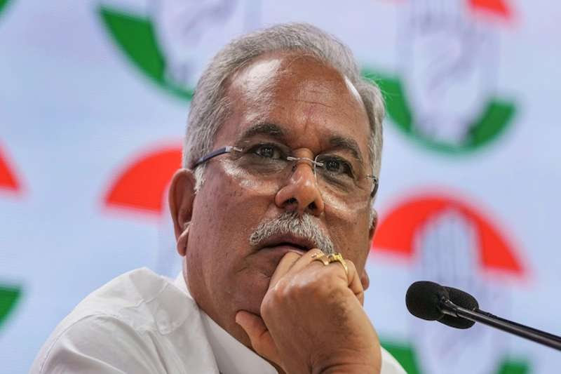 पूर्व सीएम और राष्ट्रीय महासचिव बघेल के निवास में पहुँची ED की टीम, ED के खिलाफ नारेबाजी कर रहे कार्यकर्ता तनावपूर्ण हुआ माहौल : ED Team Reached Former CM Baghel Residence 1 image 127