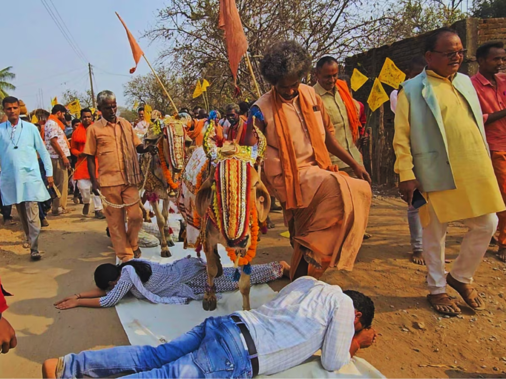 छत्तीसगढ़ की एक क्षेत्र में अनोखी होली, यहां रंग से नहीं राख से खेलते हैं होली, जानिए पूरी परंपरा : Unique Holi in an Area of Chhattisgarh 2 image 193