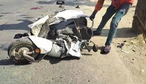 अंबिकापुर में बाइक और स्कूटी की जबरदस्त भिड़ंत, दो की मौत और दो घायल : Collision Bike and Scooty in Ambikapur 2 image 207