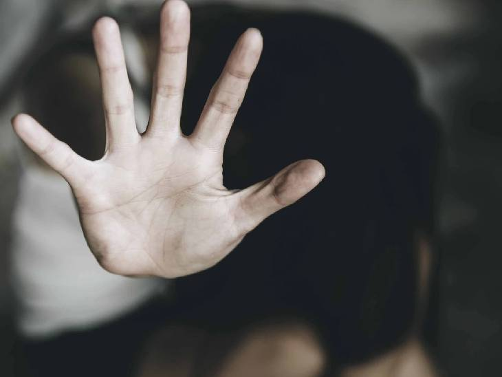होटल में ले जाकर युवती से दुष्कर्म , वीडियो बनाकर सोशल मीडिया पर किया वायरल, आरोपी गिरफ्तार : Girl Raped Hotel In Ambikapur 1 image 261
