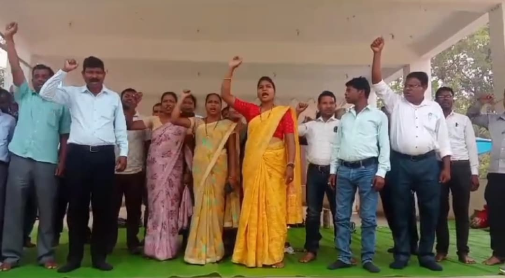 ग्राम पंचायत सचिव संघ का अनिश्चितकालीन हड़ताल, जनपद पंचायत बतौली में हड़ताल जारी : Indefinite Strike of Gram Panchayat Secretary Association 1 image 282