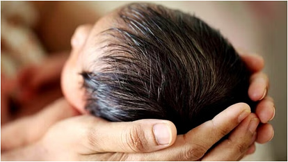 8वीं की नाबालिग छात्रा ने बच्चे को दिया जन्म, जांच में जुटी पुलिस, छात्रा को अस्पताल में किया गया भर्ती : Class 8 Student Birth Child 3 image 314