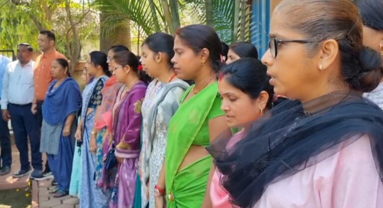 नगर निगम अंबिकापुर में कार्यदिवस की शुरुआत राष्ट्रगान से होगी, महापौर मंजूषा भगत की पहल पर यह निर्णय लिया गया : Working Day with the National Anthem 2 image 423