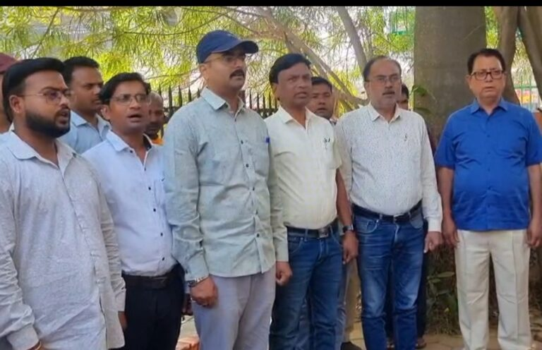 नगर निगम अंबिकापुर में कार्यदिवस की शुरुआत राष्ट्रगान से होगी, महापौर मंजूषा भगत की पहल पर यह निर्णय लिया गया : Working Day with the National Anthem 4 image 424