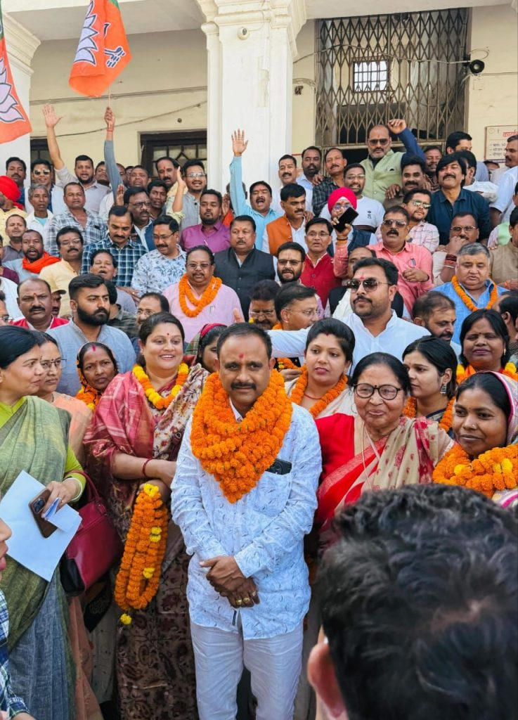 जिला पंचायत सरगुजा के अध्यक्ष श्रीमती निरूपा सिंह एवं उपाध्यक्ष देवनारायण यादव चुनें गए : Zila Panchayat Sarguja 3 image 80