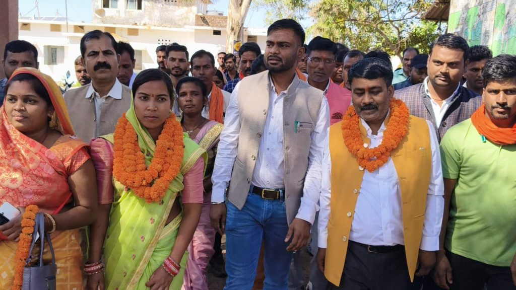 मैनपाट जनपद में भाजपा समर्थित और अंबिकापुर जनपद में कांग्रेस समर्थित बने अध्यक्ष-उपाध्यक्ष : President And Vice President 3 image 97
