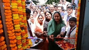 छत्तीसगढ़ की मुख्यमंत्री तीर्थ दर्शन योजना: लक्ष्मी राजवाड़े ने भारत गौरव टूरिस्ट ट्रेन को हरी झंडी दिखाई : Laxmi Rajwade flagged off Bharat Gaurav Tourist Train 4 image 104