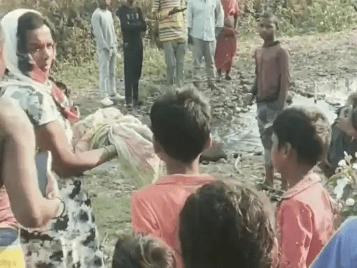 जशपुर में रेप पीड़िता ने नवजात को झाड़ियों में छोड़ा, अस्पताल में बच्ची की मौत : Rape Victim Left her Newborn in Bushes 1 image 71