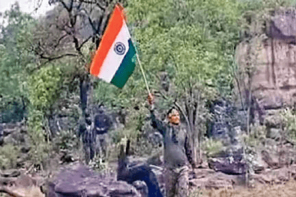 छत्तीसगढ़-तेलंगाना सीमा कर्रेगुट्टा पहाड़ी पर नक्सलियों के खिलाफ बड़ी कार्रवाई, बनाए जाते थे खतरनाक हथियार, अमित शाह ने सुरक्षा बलों की तारीफ की : Major Action Against Naxalites 1 image 105