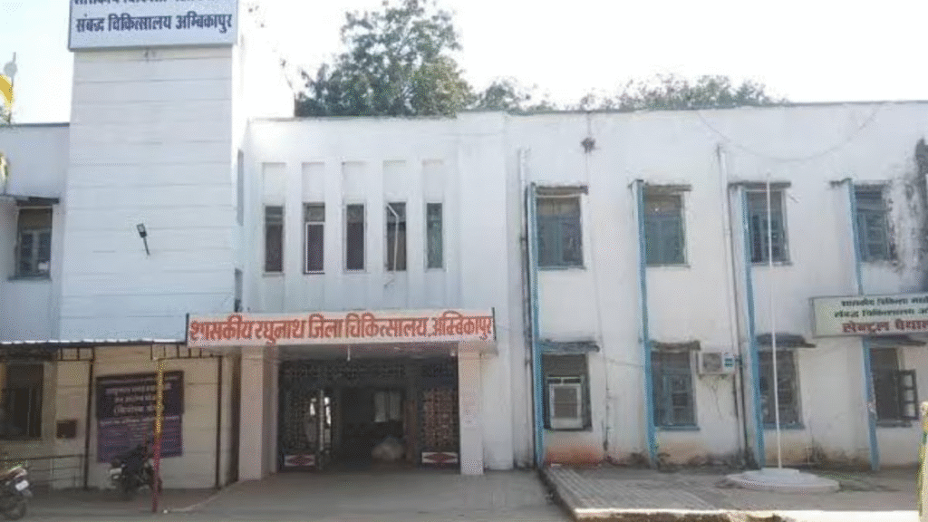 आभा ऐप सर्वर बाधा: काउंटर में हर रोज उमड़ रही मरीजों और परिजनों की भीड़, ऑनलाइन टोकन नहीं मिलने से बगैर इलाज लौट रहे मरीज : Abha App Server Problem 2 image 130