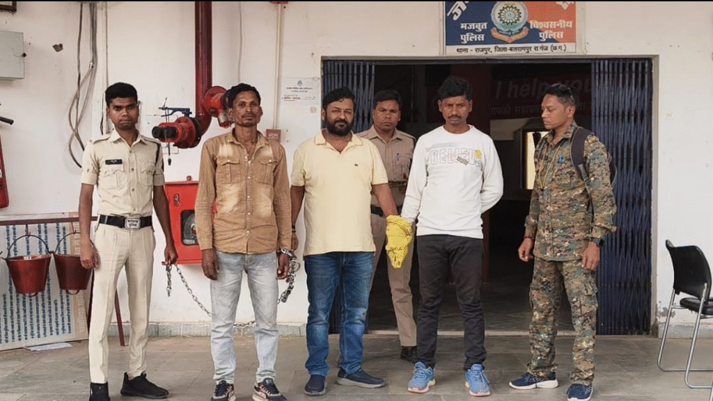राजपुर थाना क्षेत्र में मृतक के नाम से फर्जी सहमति पत्र बनाकर चूना पत्थर खनन पट्टा प्राप्त करने की साजिश, तीन आरोपी गिरफ्तार : Fake Consent Letter 1 image 16