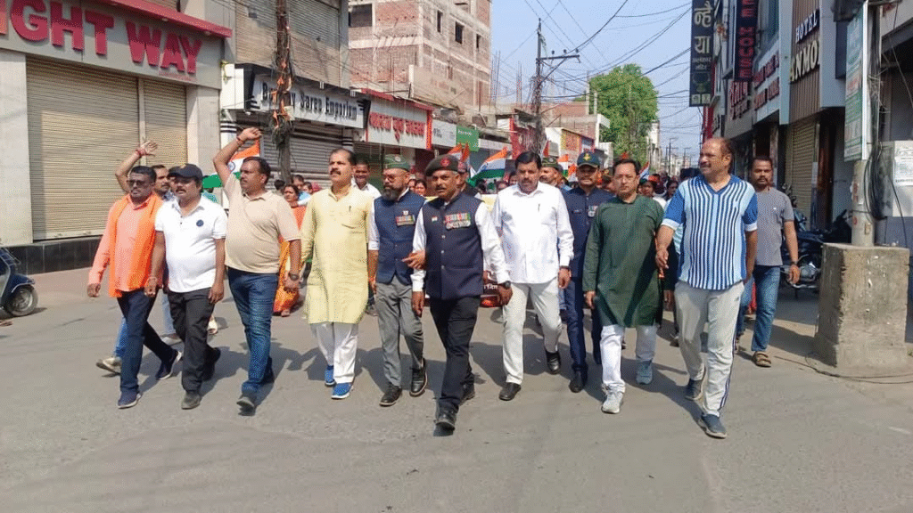 AMBIKAPUR नगर पालिक निगम के द्वारा तिरंगा यात्रा, अंबिकापुर नगर के मुख्य मार्गो पर निकाला गया : Tiranga Yatra by AMBIKAPUR Municipal Corporation 3 image 161