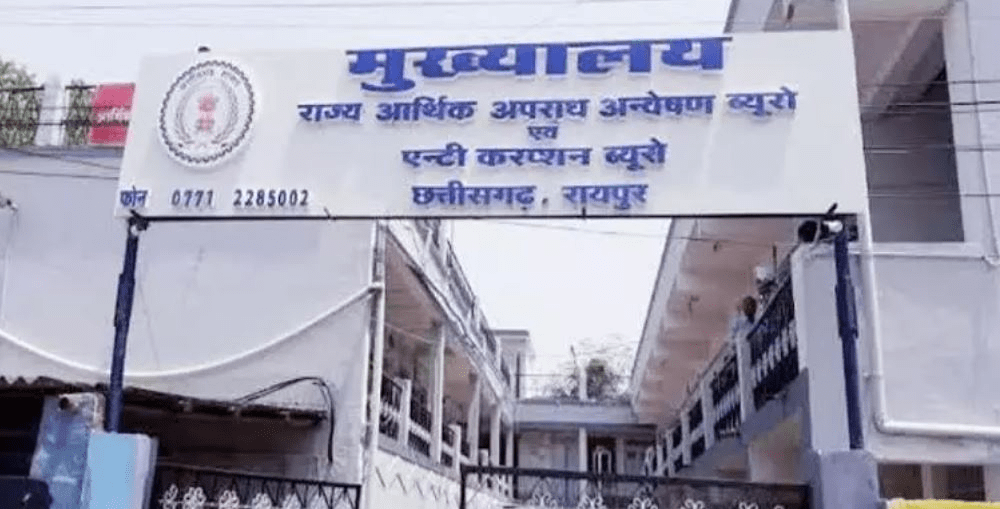 DMF घोटाले में अंबिकापुर के कपड़ा कारोबारी के घर एसीबी-ईओडब्ल्यू का छापा, 19 लाख नकद और दस्तावेज बरामद : Ambikapur Textile Businessman in DMF Scam 2 image 171