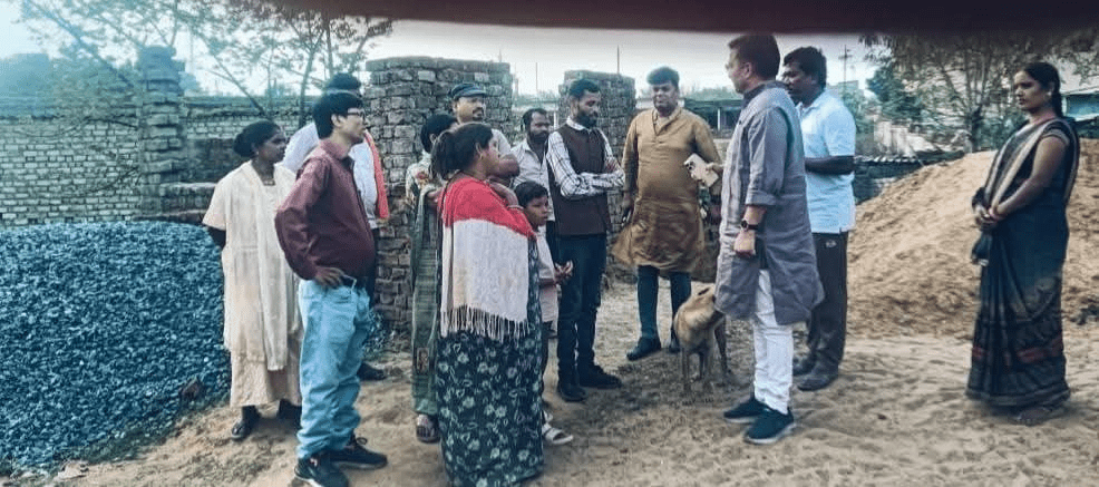 गंगापुर हाउसिंग बोर्ड कॉलोनी के पीछे नजूल भूमि पर बन रहे शिव मंदिर के निर्माण में सहयोग का आश्वासन: भाजपा जिला अध्यक्ष भरत सिंह सिसोदिया ने लिया निरीक्षण : Construction of Shiva Temple 3 image 207