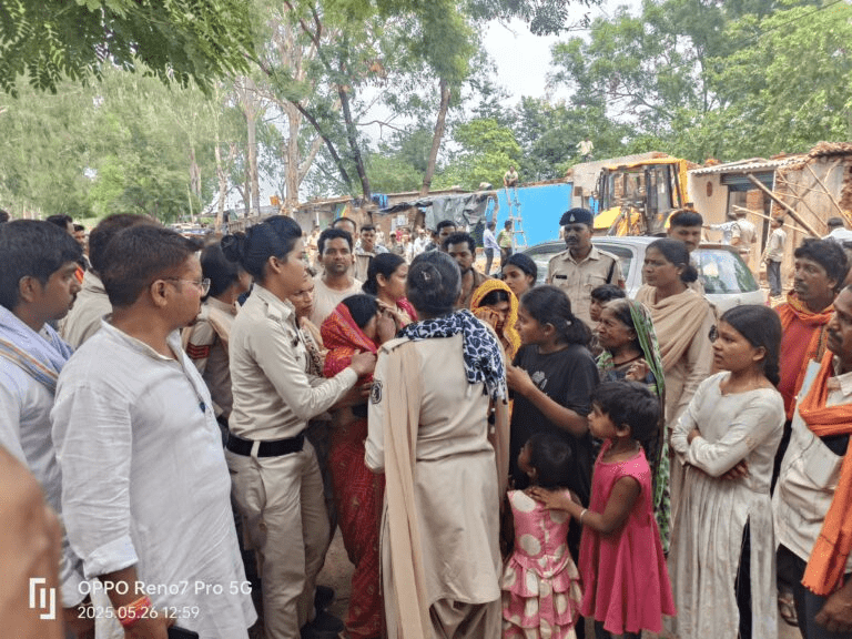 भैयाथान मार्ग पर अवैध कब्जों पर चला बुलडोजर, 21 से ज्यादा निर्माण ढहाए गए : Bulldozers Ran on Illegal 2 image 364