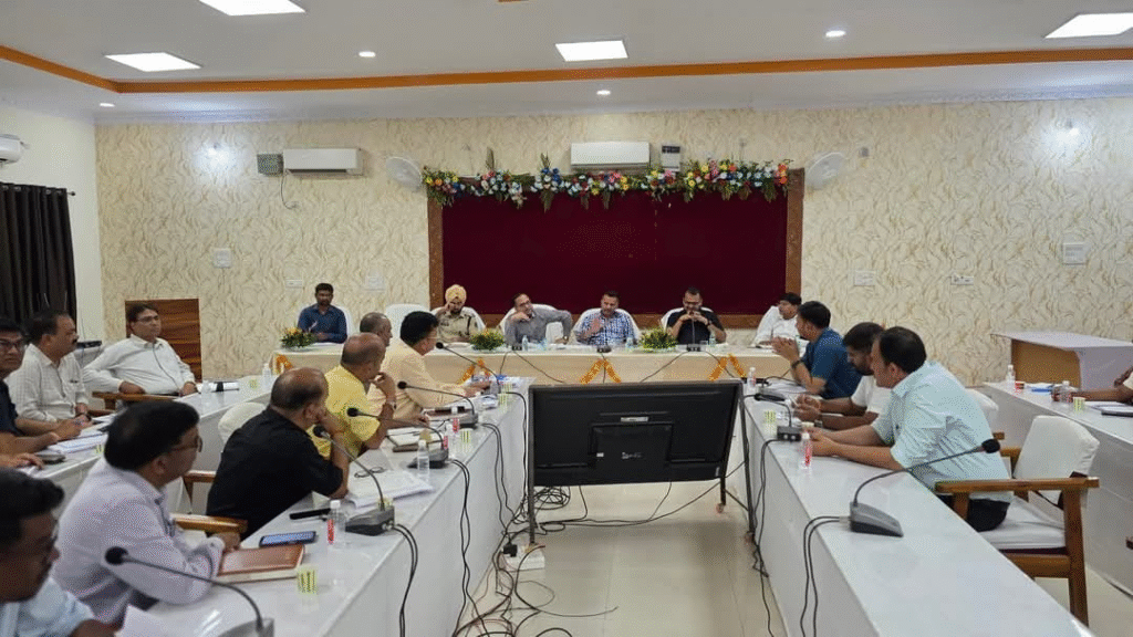 कलेक्टर विलास भोसकर ने केंद्रीय मंत्री शिवराज सिंह चौहान के अम्बिकापुर दौरे की तैयारियों का लिया जायजा : Reviewed the Preparations for Visit 1 image 37