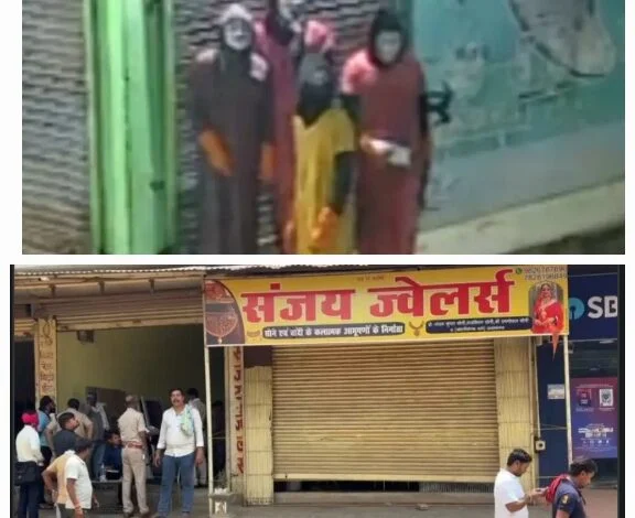 गाउन और मुखौटा पहनकर ज्वेलरी शॉप में लाखों की चोरी, CCTV में कैद हुई वारदात : Stolen a Jewellery Shop 2 image 381