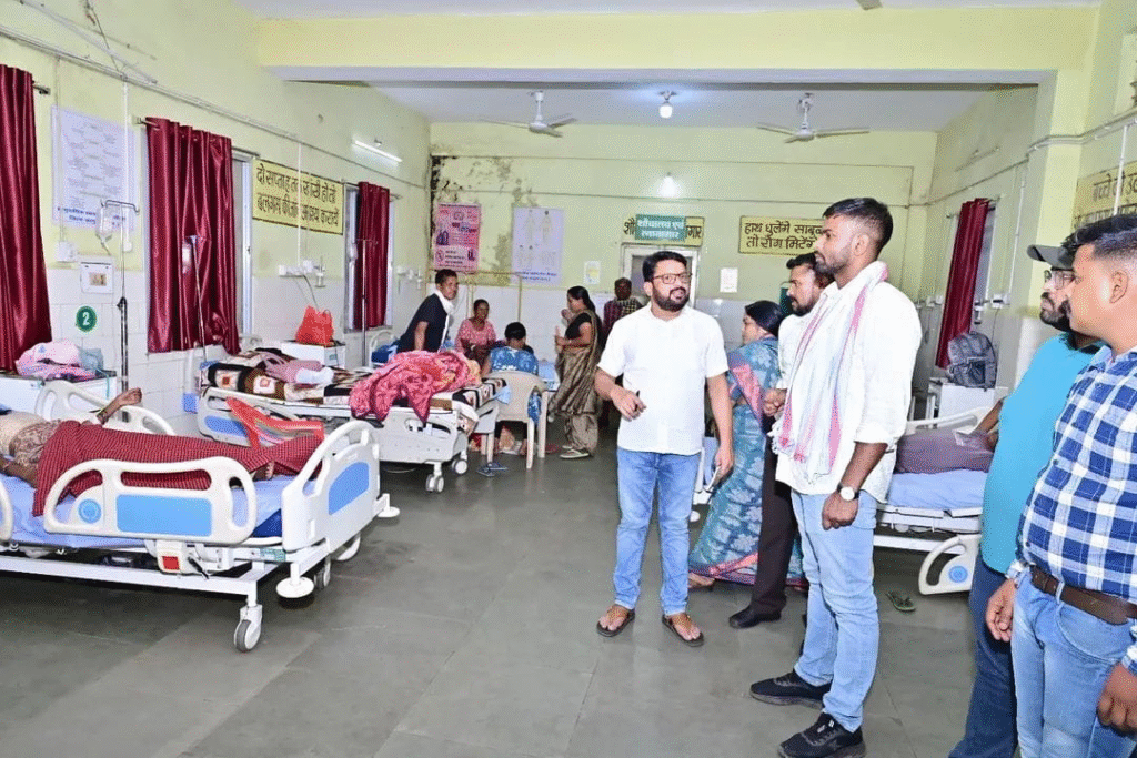 सीतापुर के सामुदायिक स्वास्थ्य केंद्र में व्यवस्थाओं का निरीक्षण, मरीजों को मिल रही बेहतर सुविधाएं : Community Health Center in Sitapur 4 image 435