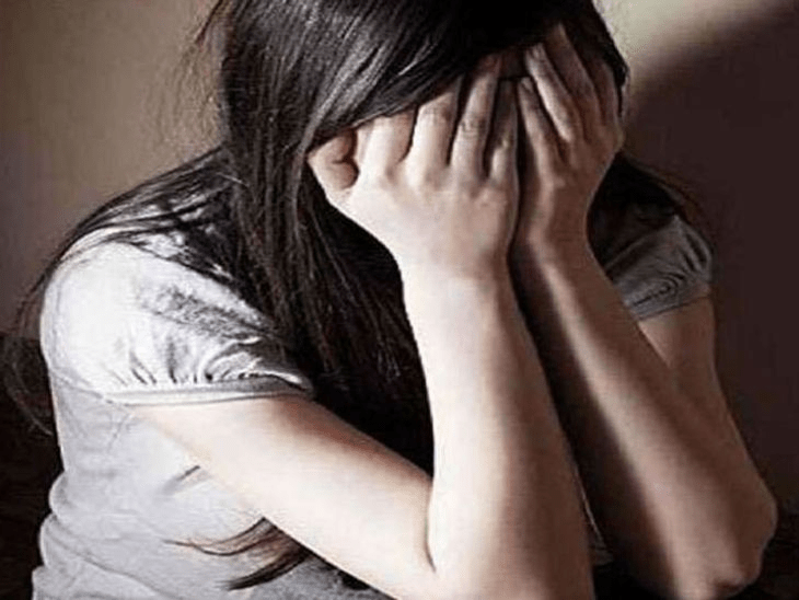 रेलवे अधिकारी ने नर्स को पार्टी के बहाने बुलाकर किया दुष्कर्म, मामला दर्ज : Railway Officer Raped a Nurse 3 image 440
