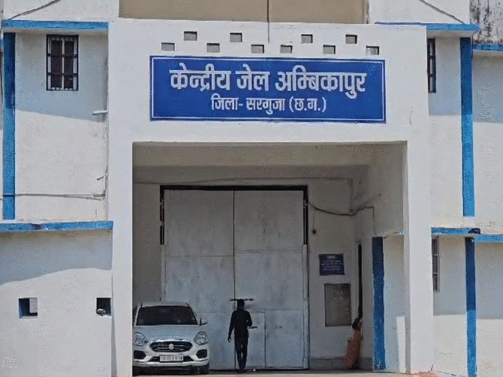 इलाज के दौरान महिला कैदी ने दी पुलिस को चकमा, अस्पताल से हुई फरार, जेल प्रहरी सस्पेंड : Escaped from the Hospital 1 image 491