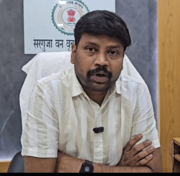 AMBIKAPUR रनपुर खुर्द वन भूमि विवाद: 41 परिवारों के उजड़ने का खतरा, भूमाफिया-वन विभाग गठजोड़ पर उठे सवाल : AMBIKAPUR Ranpur Khurd Forest Land Dispute 1 image 93