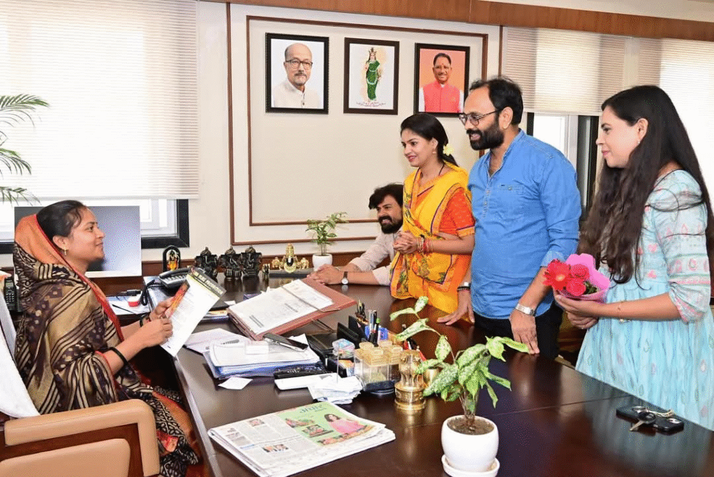 जानकी भाग 1” फ़िल्म की टीम ने महिला एवं बाल विकास मंत्री श्रीमती लक्ष्मी राजवाड़े को भेजा आमंत्रण : Janaki Part 1 2 image 195