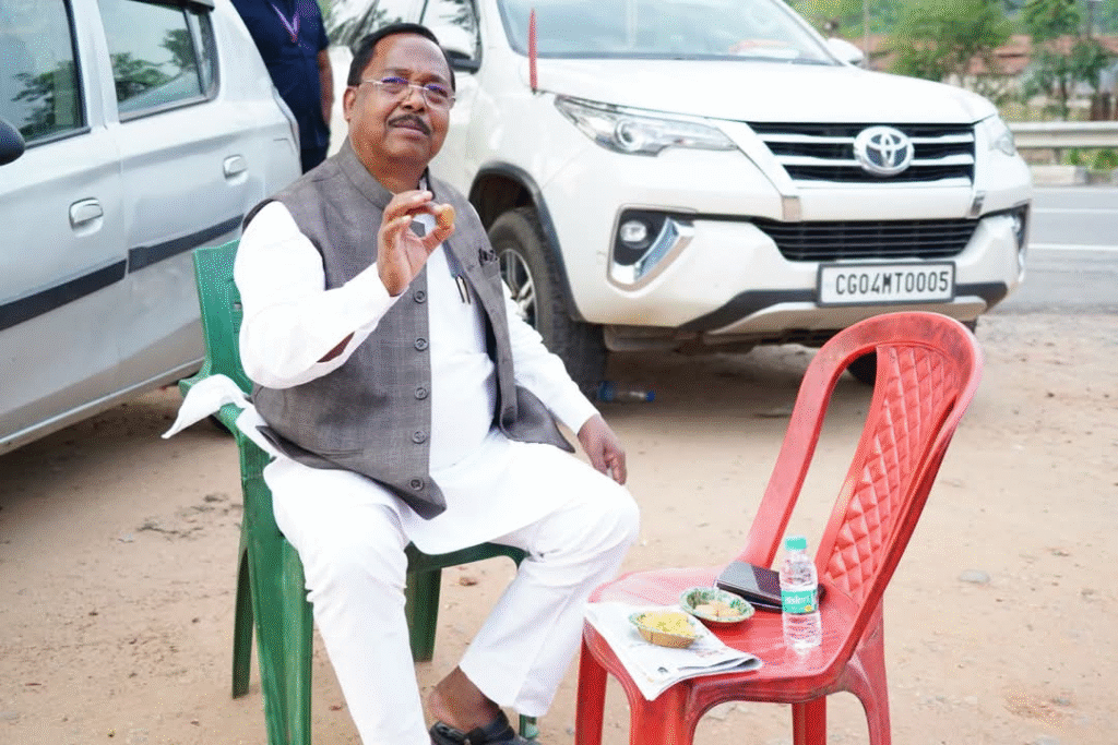 ग्राम मड़ई के ‘यादव होटल’ में आत्मनिर्भरता और संस्कृति का मधुर अनुभव — रामविचार नेताम : Yadav Hotel in Village Madai 2 image 197