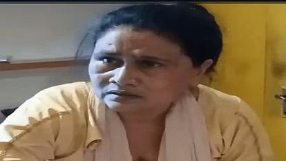 शिक्षक को ब्लैकमेल कर 40 लाख वसूलने वाली महिला गिरफ्तार : Extorting Rs 40 Lakh 1 image 259