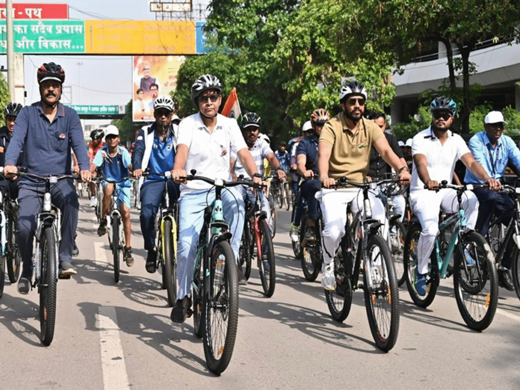 मंत्री टंकराम वर्मा ने कारों का काफिला छोड़ साइकिल रैली से दिया फिटनेस का संदेश: Minister Tankaram Verma 2 image 26