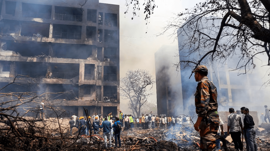 अहमदाबाद विमान हादसा: घायलों की पहचान जारी, डीएनए जांच के लिए परिजनों से नमूने देने की अपील, हेल्पलाइन नंबर जारी : Relatives to Give Samples for DNA Testing 4 image 318