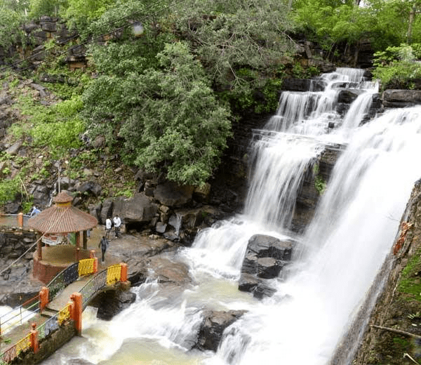 छत्तीसगढ़ के झरनों में अब नहाना या खतरनाक सेल्फी लेना गैरकानूनी, नियम उल्लंघन पर जेल होगी : Dangerous Selfies in Chhattisgarh Waterfalls is Illegal 1 image 354