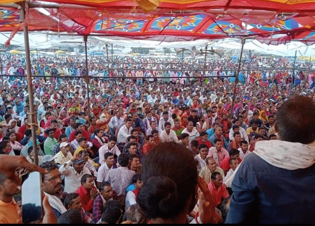 छत्तीसगढ़ के सरकारी स्कूल सफाई कर्मचारियों को 15 वर्षों से नहीं मिला न्याय, न्यूनतम वेतन और भत्तों की मांग पर सरकार से नाराजगी बरकरार, अनिश्चितकालीन हड़ताल पर : Government School Sanitation Worker on Indefinite Strike 4 image 365