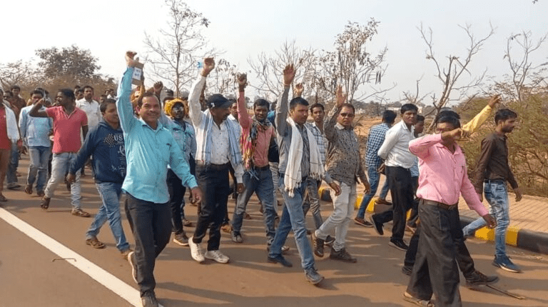 छत्तीसगढ़ के सरकारी स्कूल सफाई कर्मचारियों को 15 वर्षों से नहीं मिला न्याय, न्यूनतम वेतन और भत्तों की मांग पर सरकार से नाराजगी बरकरार, अनिश्चितकालीन हड़ताल पर : Government School Sanitation Worker on Indefinite Strike 3 image 366