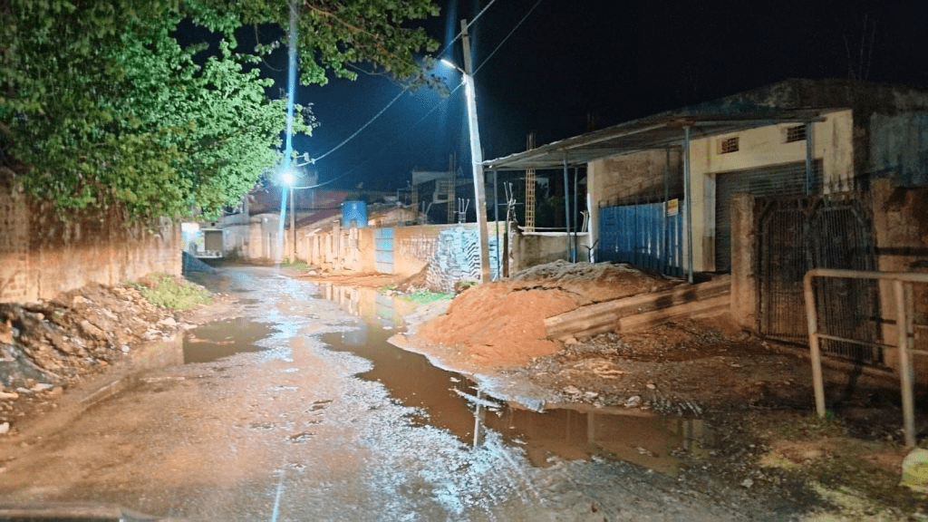 बतौली-देवरी मार्ग पर नवनिर्मित सड़क पहली बारिश में जलमग्न, ग्रामीण परेशान : Batouli-Deori Route is Submerged 1 image 434