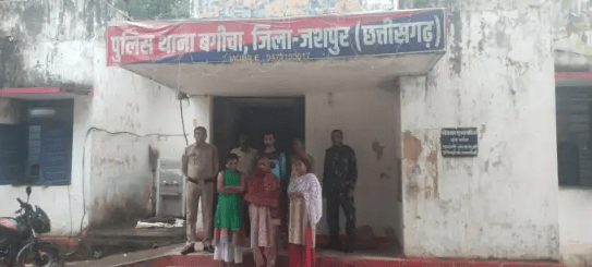 थाने में आरोपियों का उत्पात: फरियादी और पुलिसकर्मी घायल, कुत्ते से कराया हमला : Accused Created Ruckus in Police Station 1 image 445