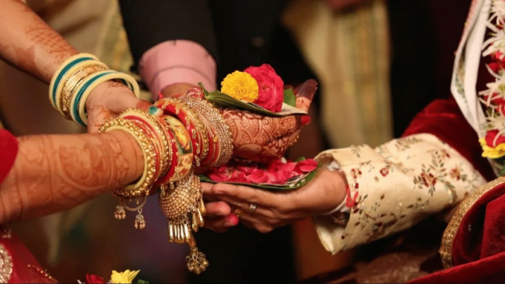रिश्तों की मर्यादा तार-तार: बेटे की मंगेतर से ससुर ने रचाई शादी, गांव में मचा बवाल : Father-in-Law Married his Son's Fiancée 1 image 492