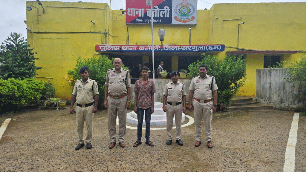 शादी का झांसा देकर दुष्कर्म करने वाला आरोपी गिरफ्तार: बतौली पुलिस की त्वरित कार्रवाई : Raped on the Pretext of Marriage 2 image 495
