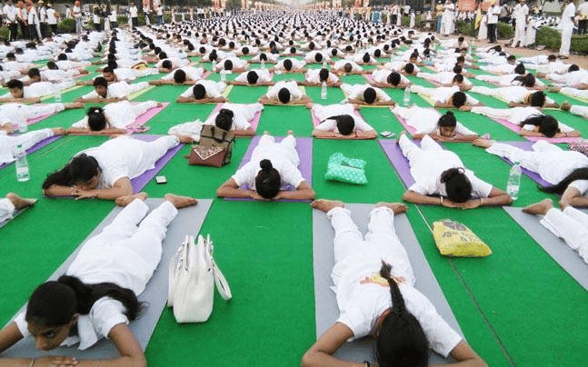 अंबिकापुर में अंतरराष्ट्रीय योग दिवस पर जिला स्तरीय योग शिविर का आयोजन, मुख्य अतिथि सरगुजा सासंद चिंतामणि महाराज : District Level Yoga Camp Organized in Ambikapur 1 image 500