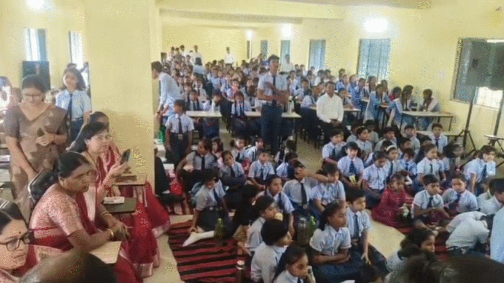 पामगढ़ में स्कूल शिक्षा विभाग की लापरवाही: बिना परीक्षा दिए छात्रों को पास, परीक्षा देने वालों को फेल : Students Passed Without Giving Exam 3 image 506