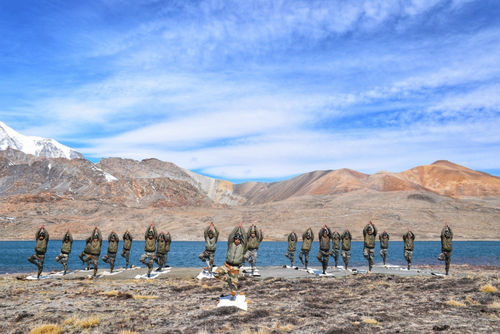 अंतर्राष्ट्रीय योग दिवस पर ITBP के जवानों ने पैंगोंग त्सो के किनारे 14,000 फीट की ऊंचाई पर किया योग प्रदर्शन,योग की ताकत दुनिया देख रही है : ITBP Soldiers Performed Yoga Altitude of 14,000 Feet 3 image 510