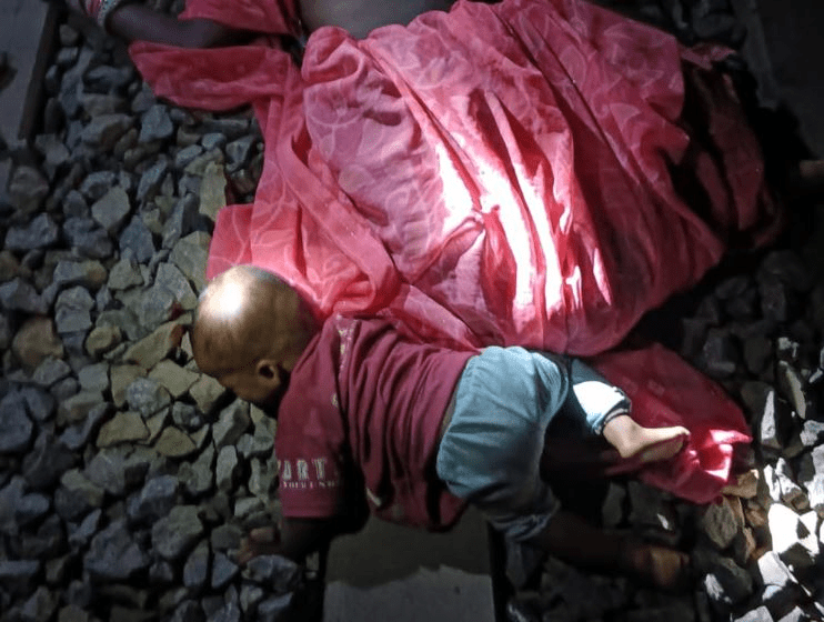 छत्तीसगढ़: ट्रेन के आगे कूदी महिला, मां की मौत के बाद पटरी पर रोता रहा बच्चा : Woman Jumps in Front of Train And Died 3 image 533