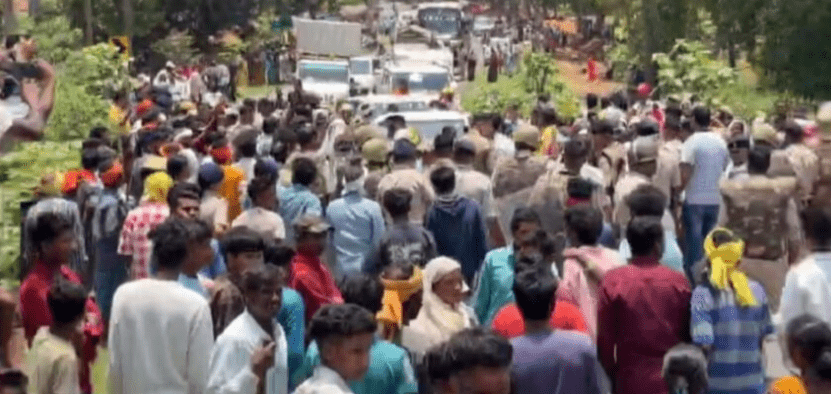 मुआवजा और भूमि अधिग्रहण के बिना सीमांकन के विरोध में ग्रामीणों का उग्र प्रदर्शन, प्रशासन को लौटना पड़ा : Against Demarcation Without Compensation 3 image 55