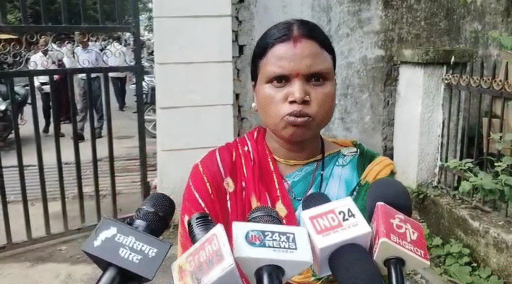 नॉलेजकिण्डम कोचिंग सेंटर में फीस और सुविधा संबंधी शिकायत के संबंध में आवेदन : Complaint in Knowledge Kingdom Coaching Center 1 image 579