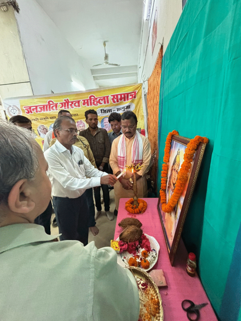 महारानी दुर्गावती के बलिदान दिवस पर जनजाति गौरव महिला समाज ने किया नमन: राम लखन पैकरा बोले – उनका जीवन हम सबके लिए प्रेरणा : Maharani Durgavati on her Sacrifice Day 2 image 605