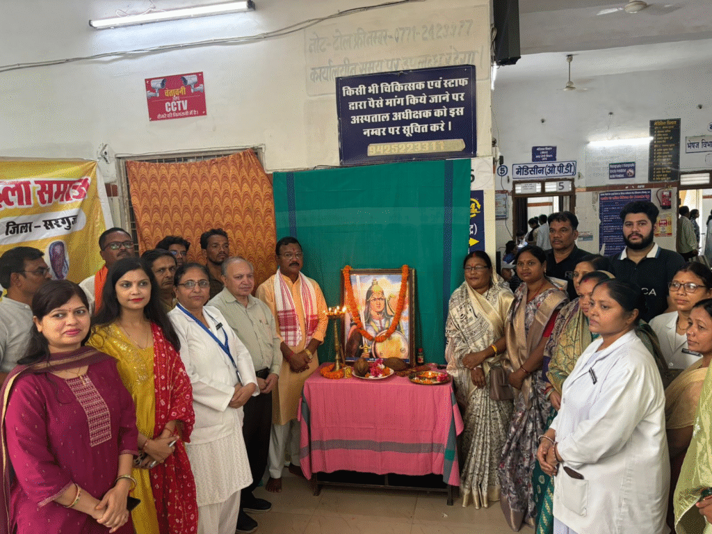महारानी दुर्गावती के बलिदान दिवस पर जनजाति गौरव महिला समाज ने किया नमन: राम लखन पैकरा बोले – उनका जीवन हम सबके लिए प्रेरणा : Maharani Durgavati on her Sacrifice Day 1 image 606