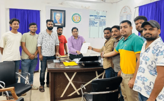 पशु दुर्घटनाओं पर रोक लगाने की मांग, रेडियम पट्टी बांधने का सुझाव,हिन्दू युवा एकता मंच ने प्रशासन को सौंपा ज्ञापन : Hindu Yuva Ekta Manch Submitted Memorandum to Stop Animal Accidents 1 image 641
